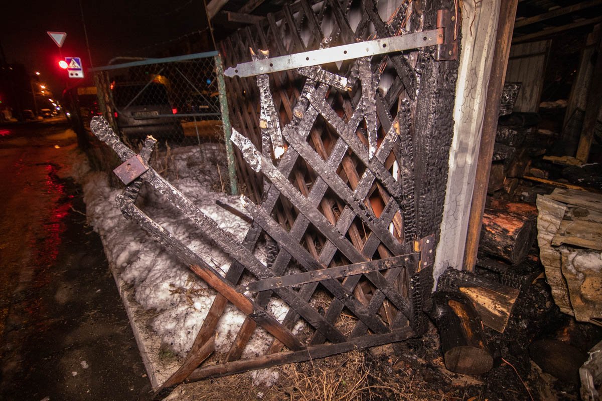 Пламя вспыхнуло на пересечении улиц Маршала Жукова и Шолом-Алейхема Пламя вспыхнуло на пересечении улиц Маршала Жукова и Шолом-Алейхема