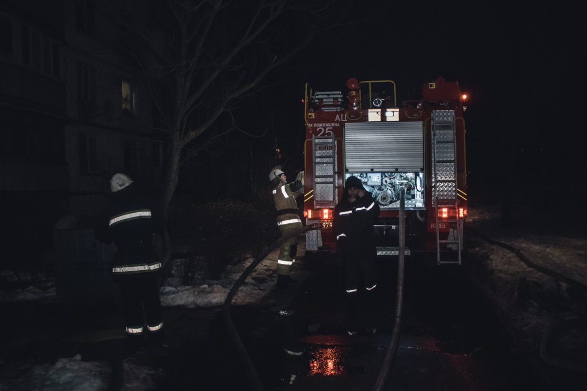 На Оболони загорелась квартира На Оболони загорелась квартира