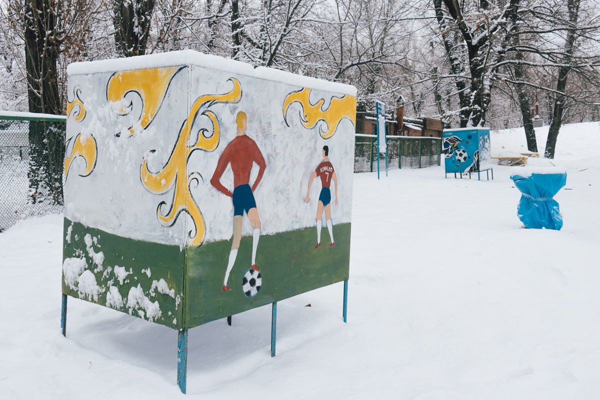 Но кабинки для переодевания также нуждаются в обновлении