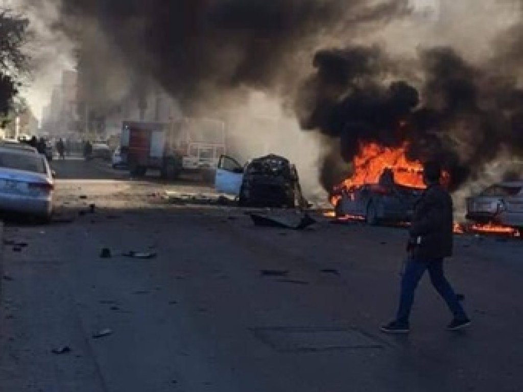 В столице Ливии – Триполи три террориста-смертника устроили теракт в здание Министерства иностранных дел В столице Ливии – Триполи три террориста-смертника устроили теракт в здание Министерства иностранных дел