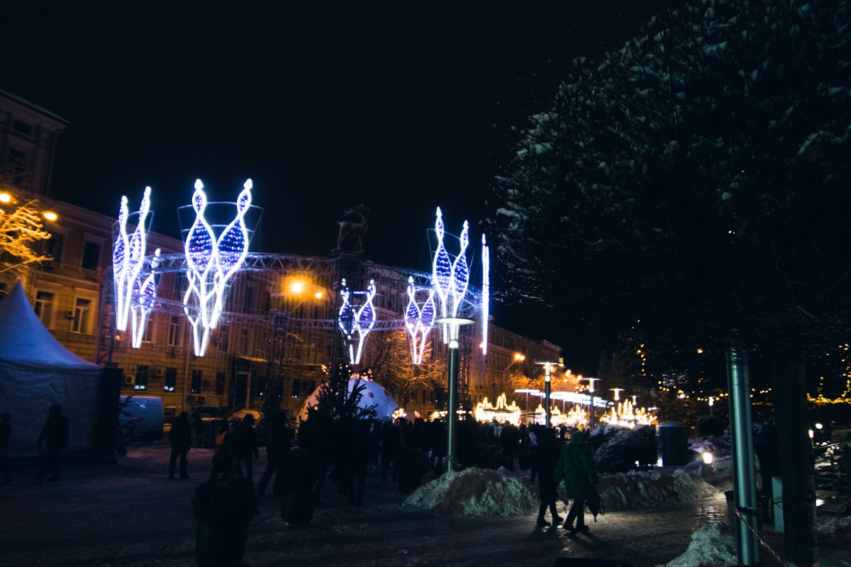 Всего отметить католическое рождество на Софийскую площадь пришли около тысячи человек Всего отметить католическое рождество на Софийскую площадь пришли около тысячи человек