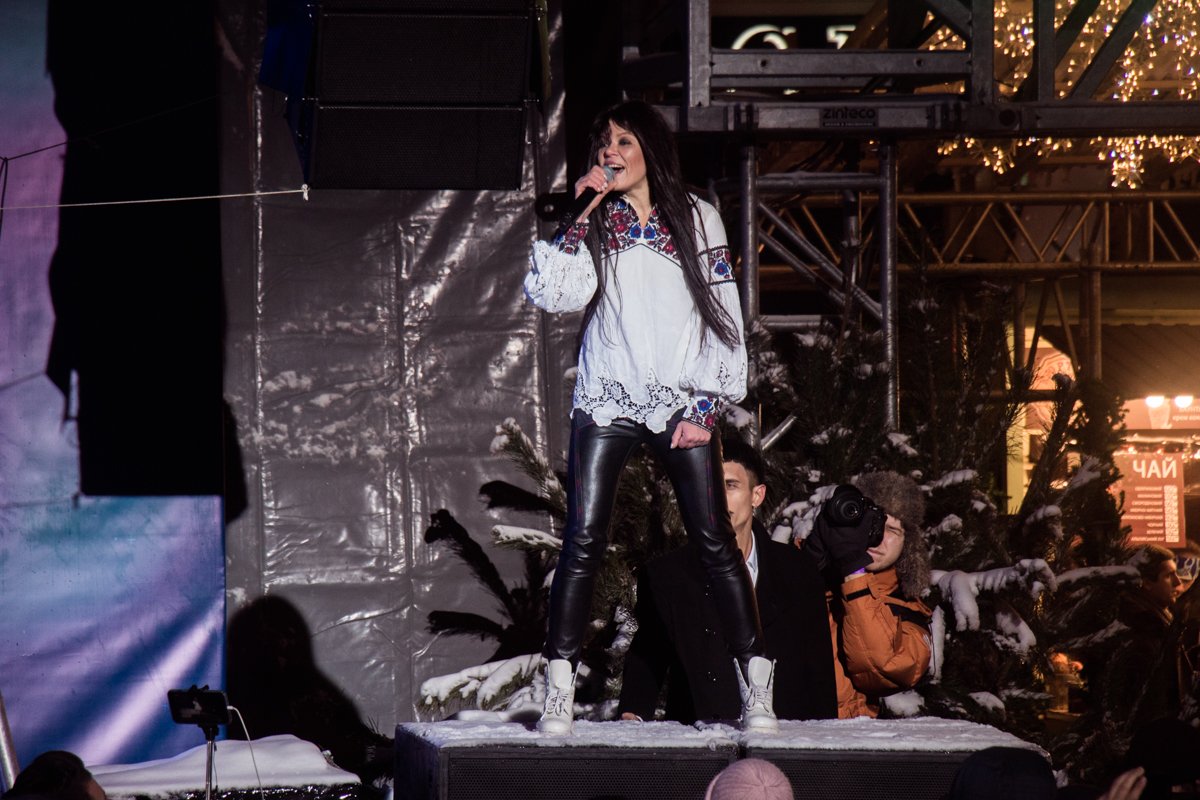 Многочисленная публика с огромным удовольствием танцевала под зажигательные Русланы Многочисленная публика с огромным удовольствием танцевала под зажигательные Русланы