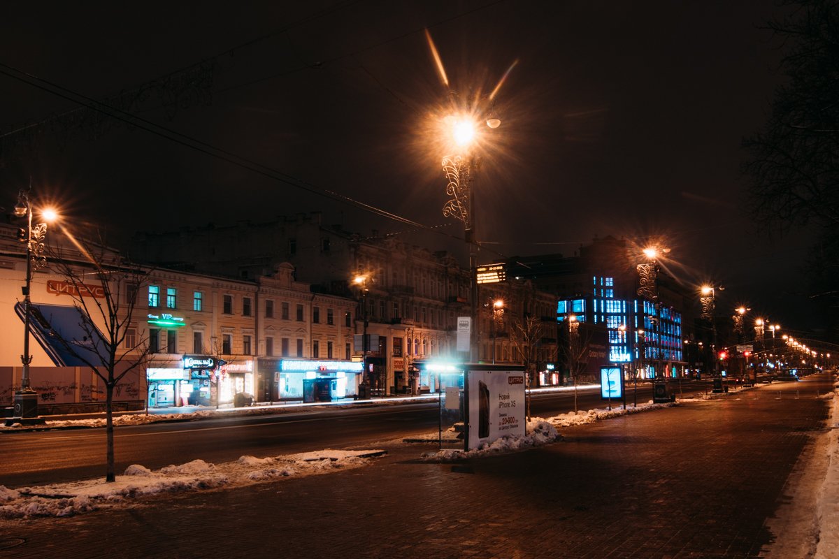 Улицы пусты и ждут первых прохожих