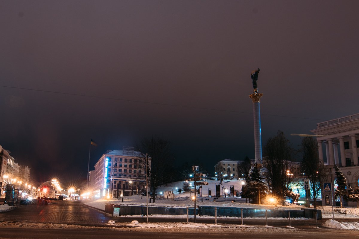 Чем темнее ночь, тем ярче краски города