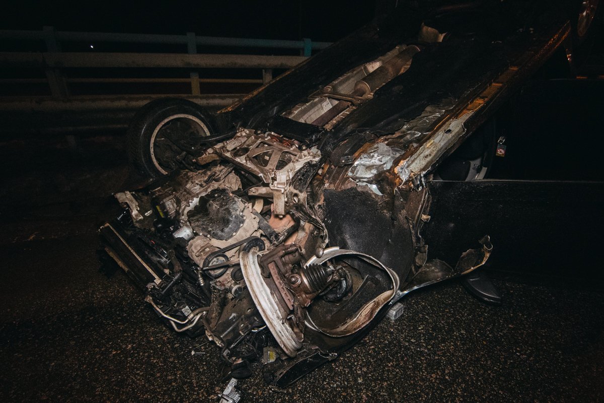 В районе Корчеватого мужчина за рулем легковушки попытался обогнать тягач DAF с правой стороны