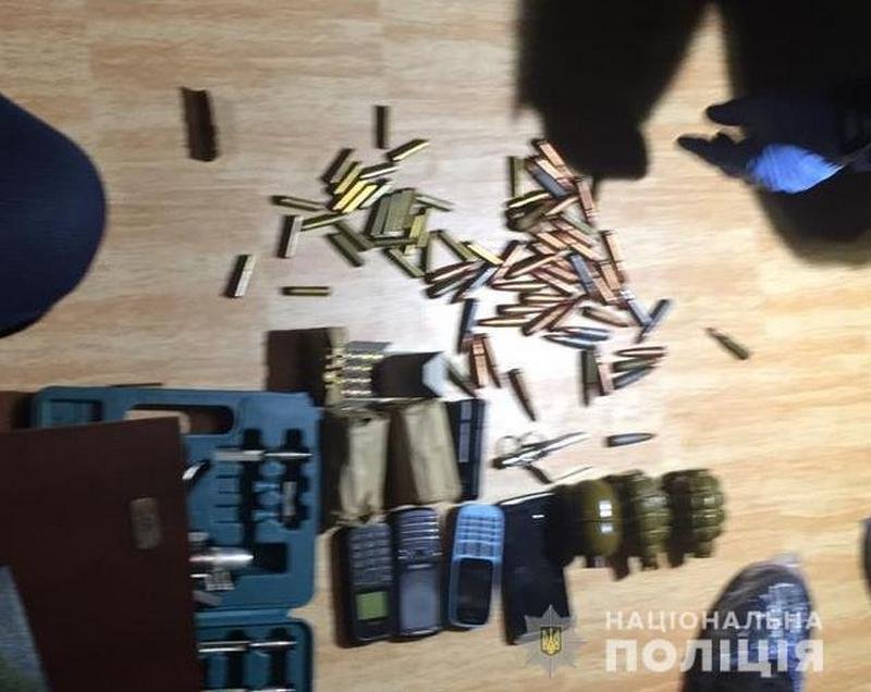 В комнате злоумышленника полицейские изъяли более 100 патронов 7,62 калибра и 3 гранаты