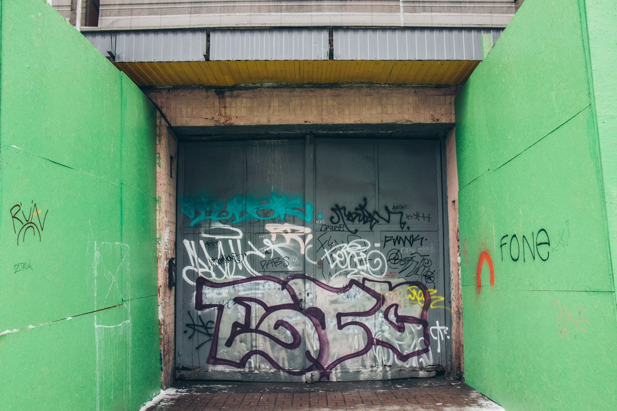 Летом 2018 года стихия разрушила остатки фасада 