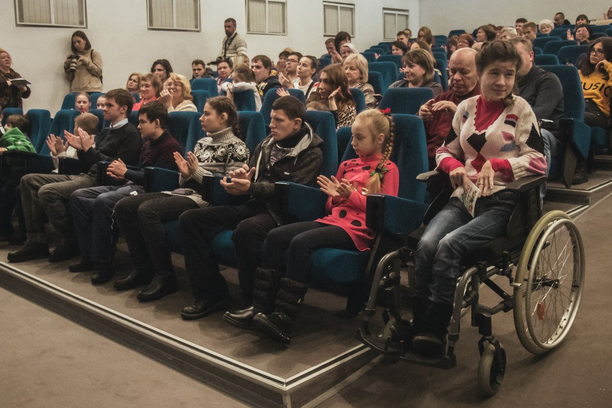 Футболисты и Владимир Федорович выразили уважение детям, а также поддержали и поблагодарили их родителей за мужество