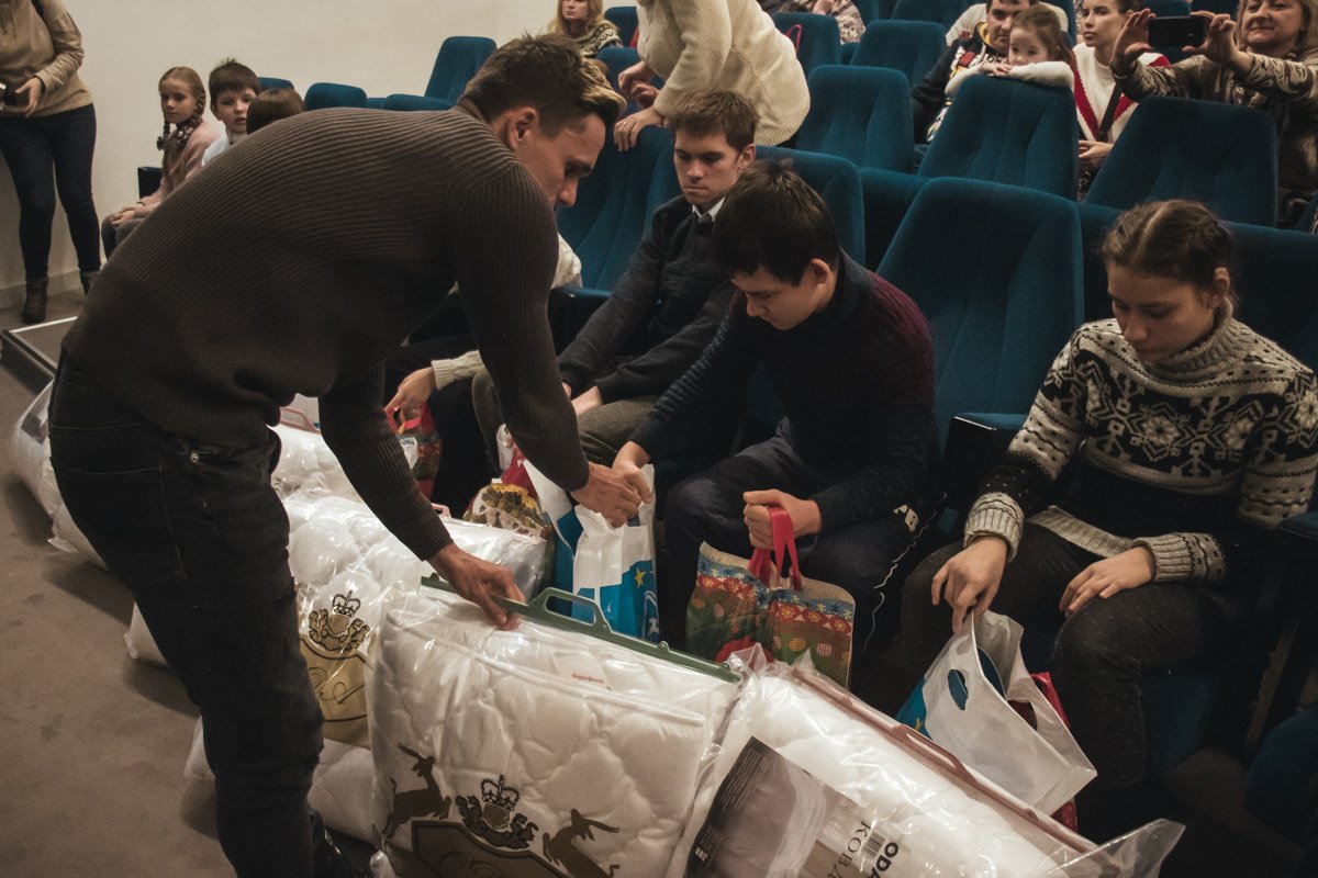 Дети были очень рады подаркам и не переставали благодарить клуб за оказанное уважение