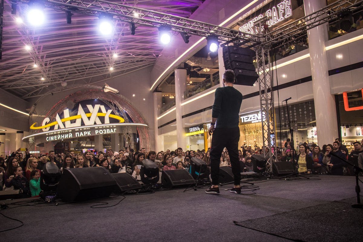 Допремьерный показ вместе с украинскими звездами прошел в столичном кинотеатре Multiplex Допремьерный показ вместе с украинскими звездами прошел в столичном кинотеатре Multiplex