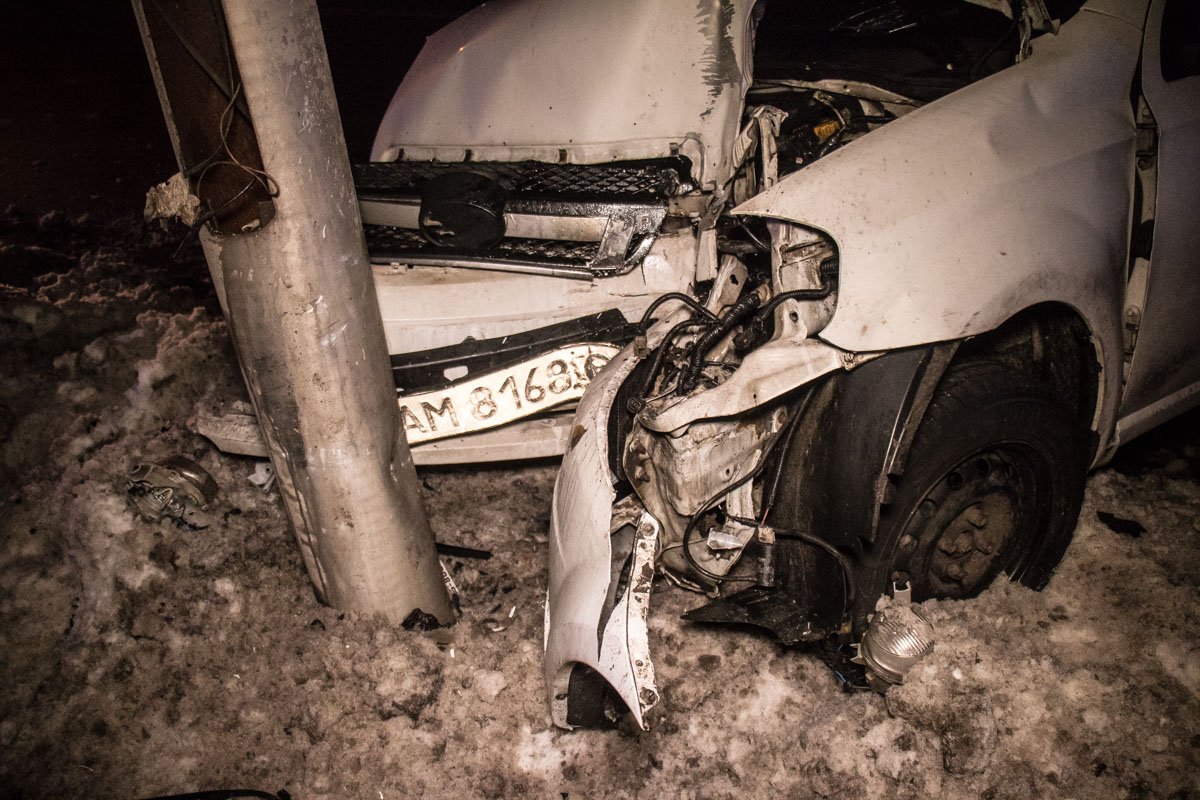 Водителя и девушку-пассажира с Vida госпитализировали с закрытой черепно-мозговой травмой