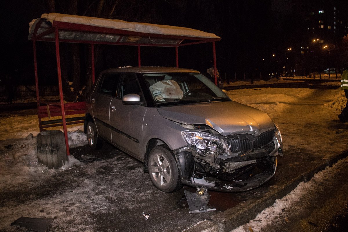 27 декабря возле станции метро "Ипподром" произошло лобовое ДТП, столкнулись Skoda Fabia и Volkswagen Passat