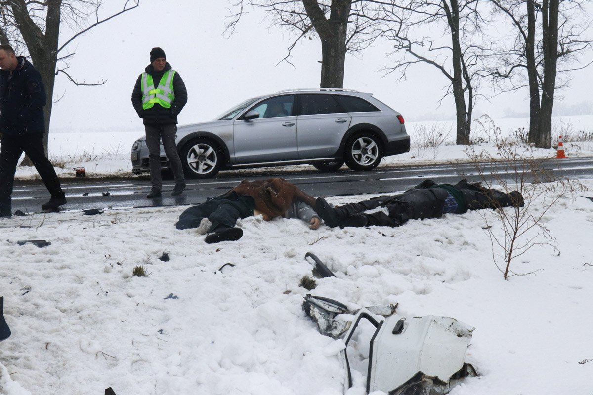 Водитель и пассажир "Таврии" погибли Водитель и пассажир "Таврии" погибли