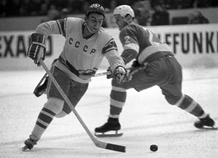 Автор первой шайбы в "Суперсерии-72" умер в возрасте 71 года Автор первой шайбы в "Суперсерии-72" умер в возрасте 71 года