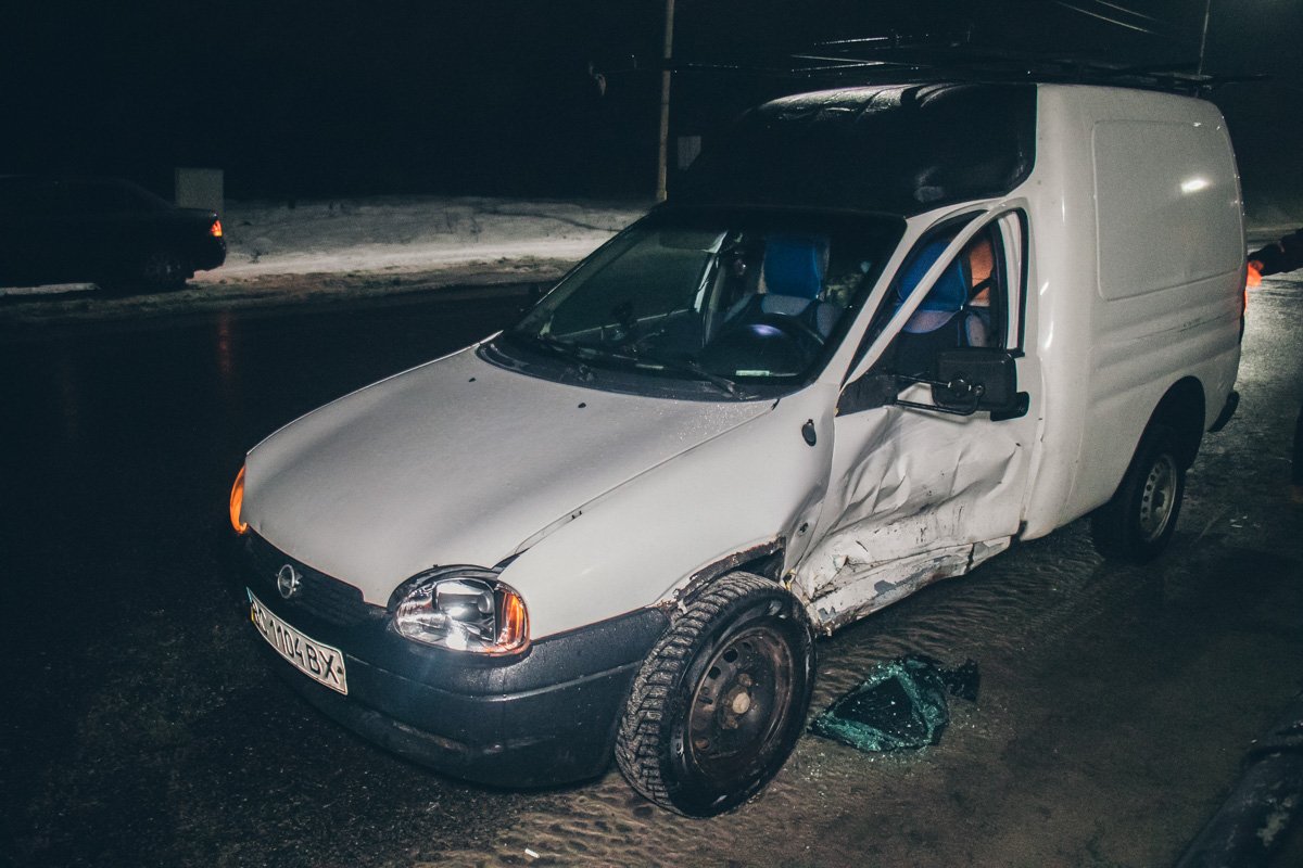 Водители обоих автомобилей утверждают, что двигались на допустимой скорости Водители обоих автомобилей утверждают, что двигались на допустимой скорости