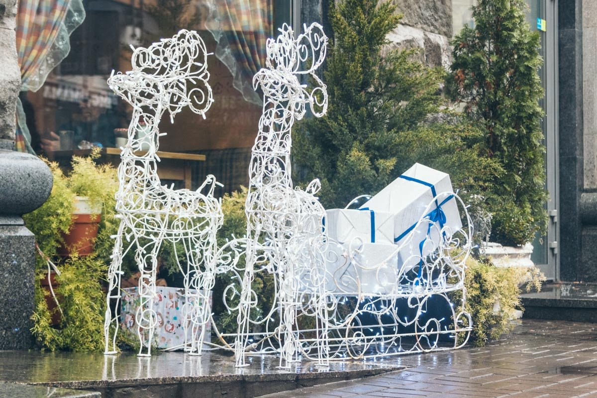 Куда же без классических светящихся оленей Куда же без классических светящихся оленей