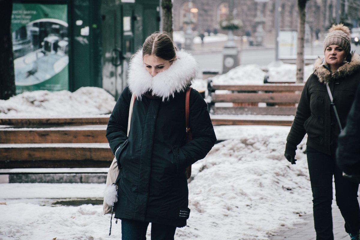 Холодно, потому что без шапки - маму надо слушать!