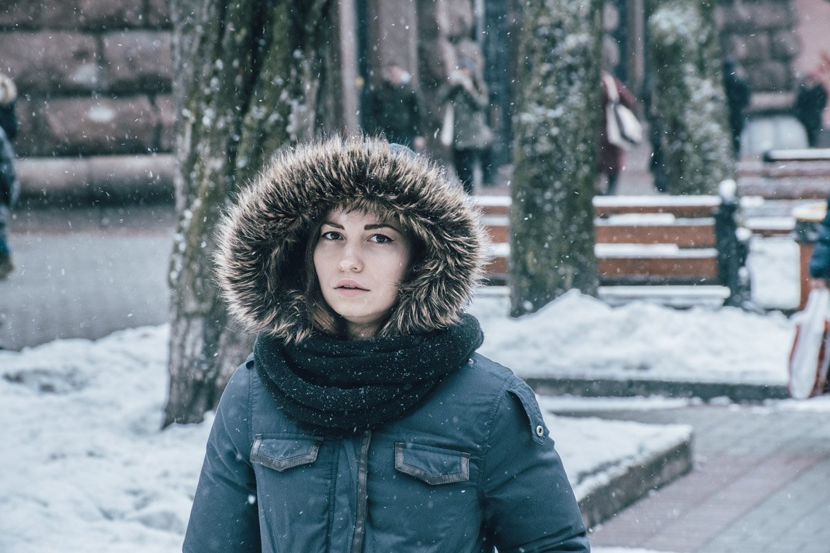 Снег- это, конечно, хорошо, но лучше все-таки наблюдать за ним из окна, не правда ли?