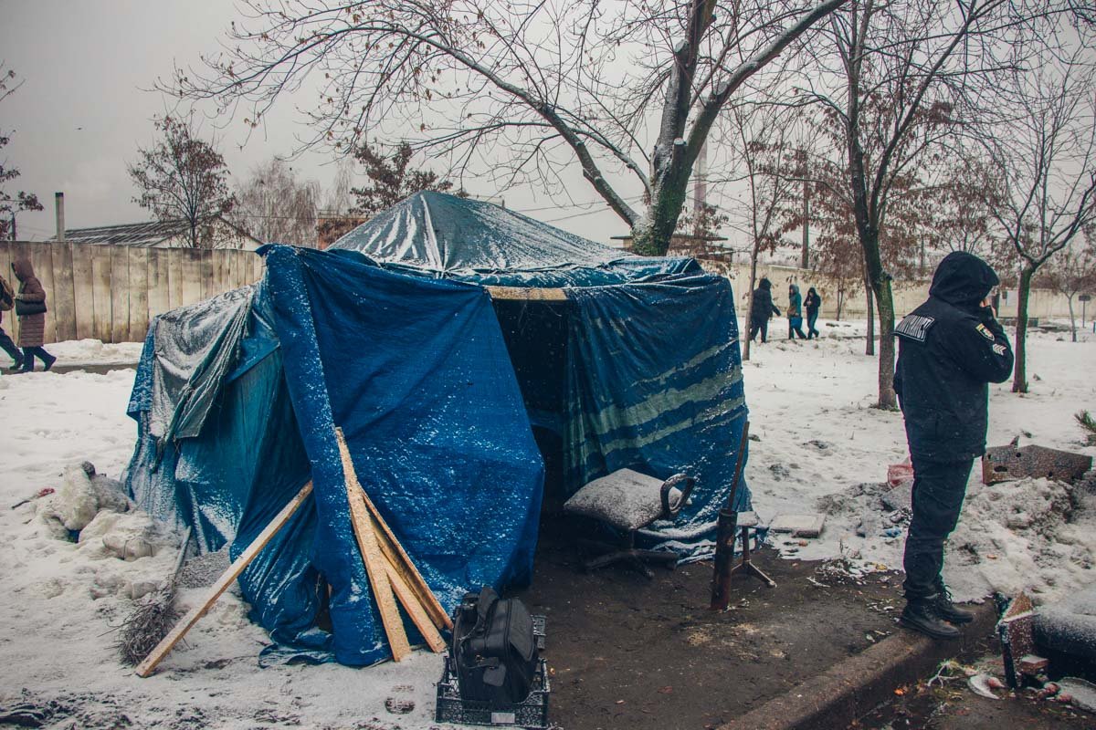 Умерший замерз в овощной палатке