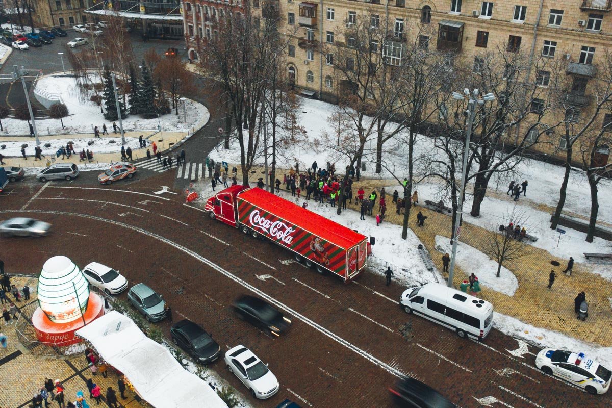 В Киев на Софийскую площадь грузовичок прибыл в 14:00