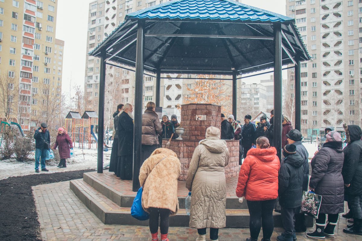 29 декабря в Дарницком районе Киева открыли новый бювет с чистой водой