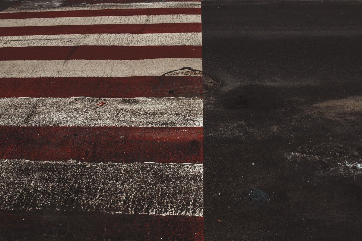 Прогнулся под обществом