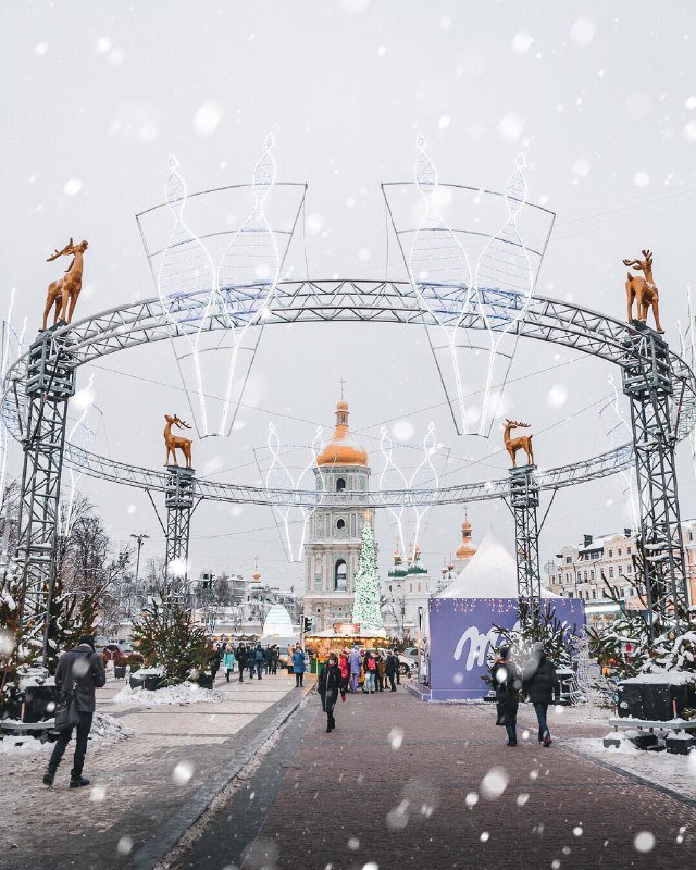 Самая новогодняя локация Киева. фото: @nickzhukevych