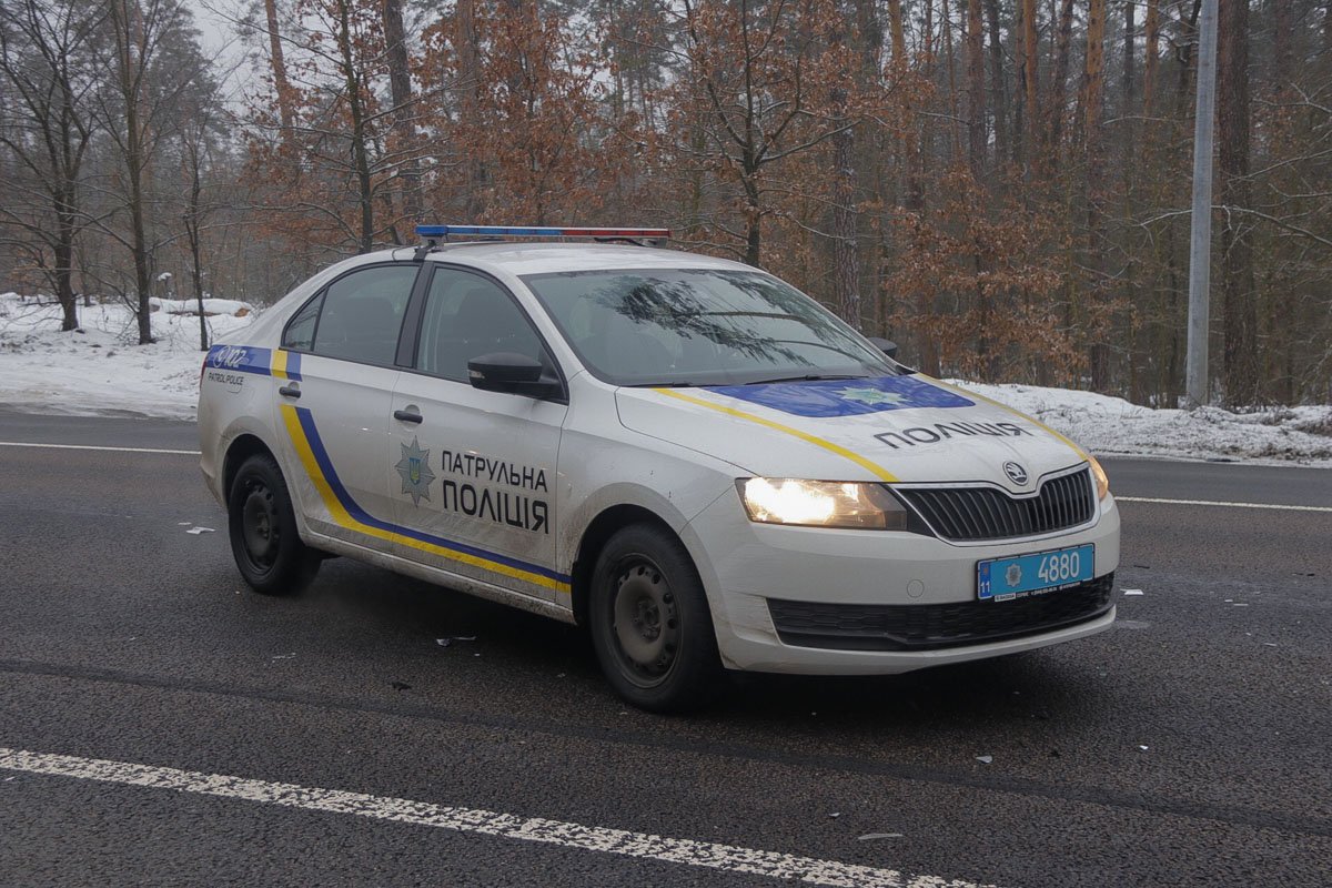 На месте работали несколько экипажей патрульной полиции, "скорая" и спасатели ГСЧС