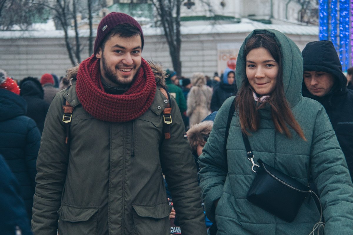 Искренние улыбки сияют лучше, чем гирлянды Искренние улыбки сияют лучше, чем гирлянды