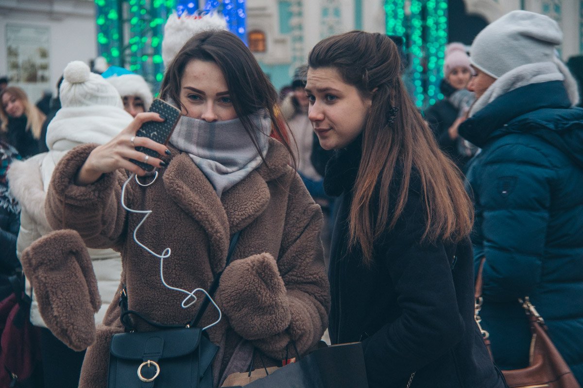 Надеемся, что девушки сняли шапки только для фото Надеемся, что девушки сняли шапки только для фото