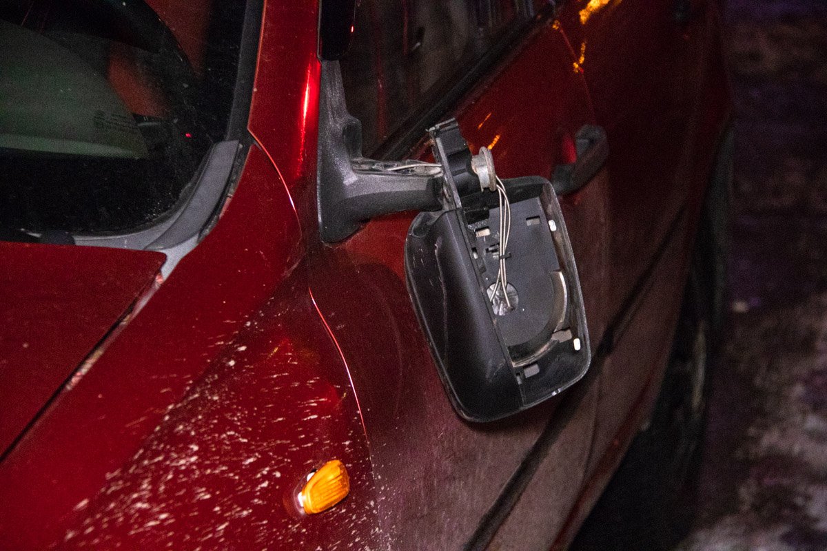 С слов водителя легковушки, он завершал маневр на мигающий оранжевый сигнал светофора