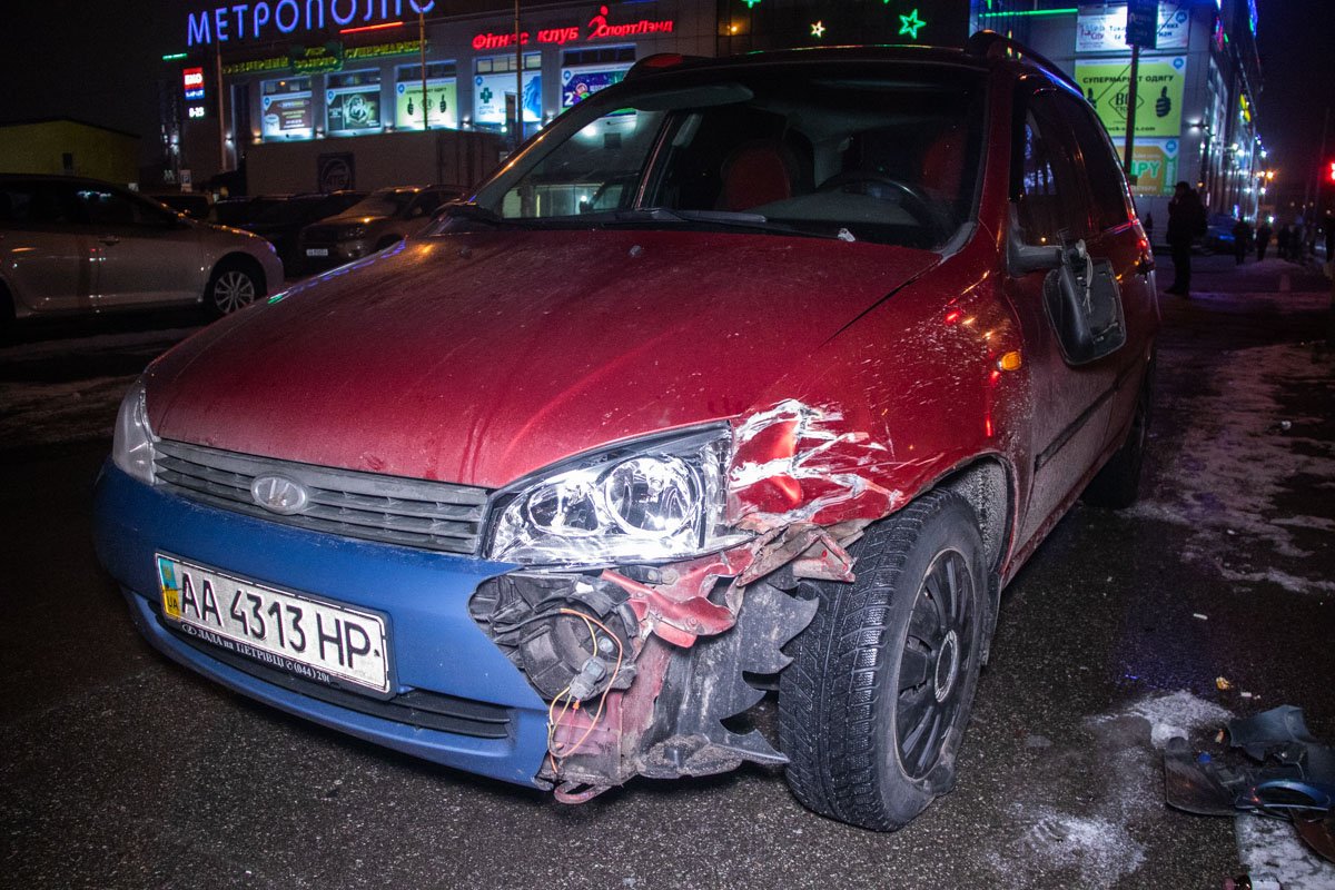 Во время этого фура на большой скорости въехала в передний левый бок легковушки