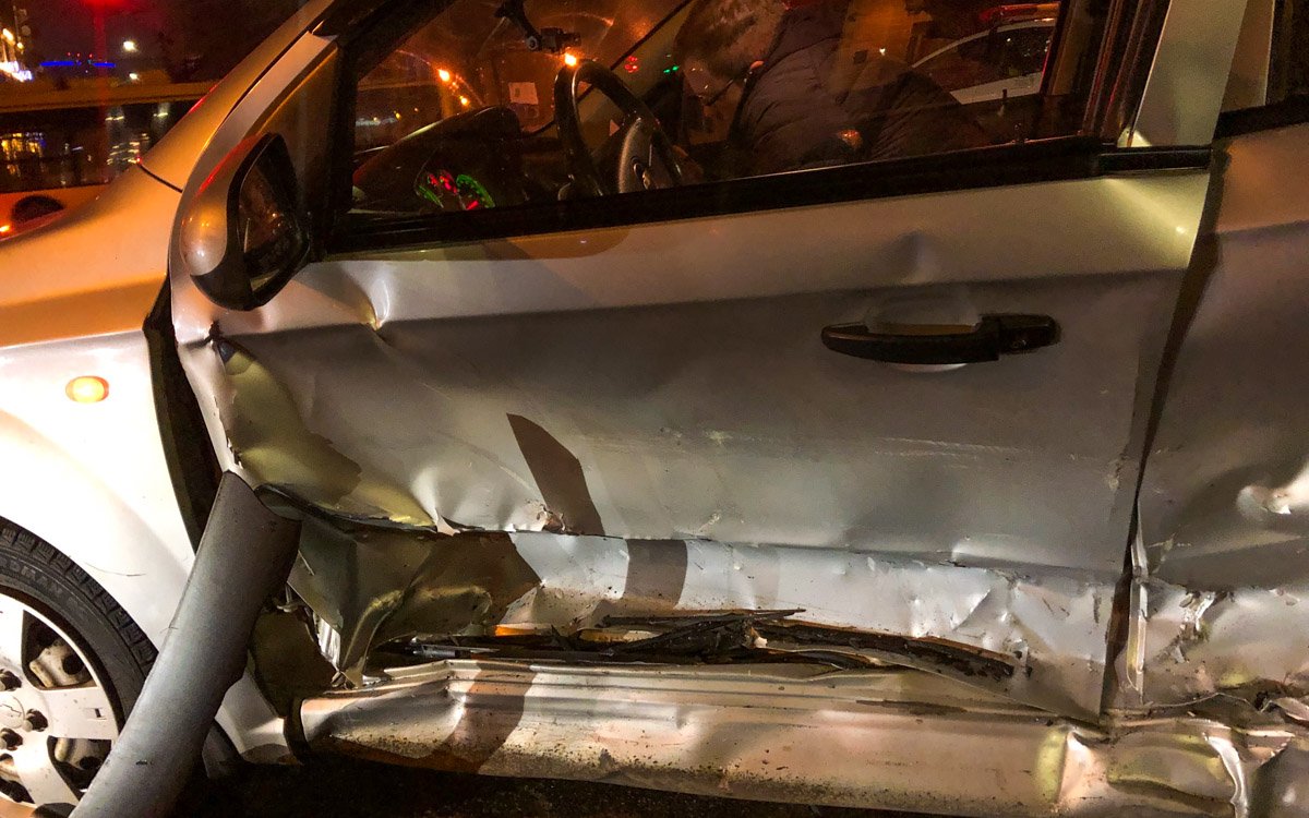 По словам водителя Daewoo, он ехал на зеленый свет светофора