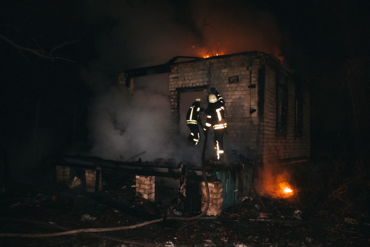 В ночь на 31 декабря в Киеве на 26-й Садовой линии произошел пожар В ночь на 31 декабря в Киеве на 26-й Садовой линии произошел пожар
