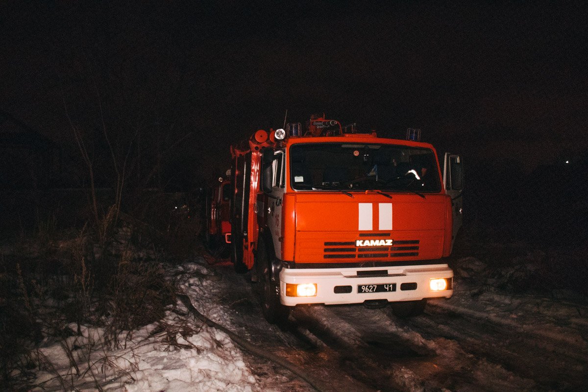 На месте работали две единицы пожарно-спасательной техники, а также дежурили медики и патрульные На месте работали две единицы пожарно-спасательной техники, а также дежурили медики и патрульные