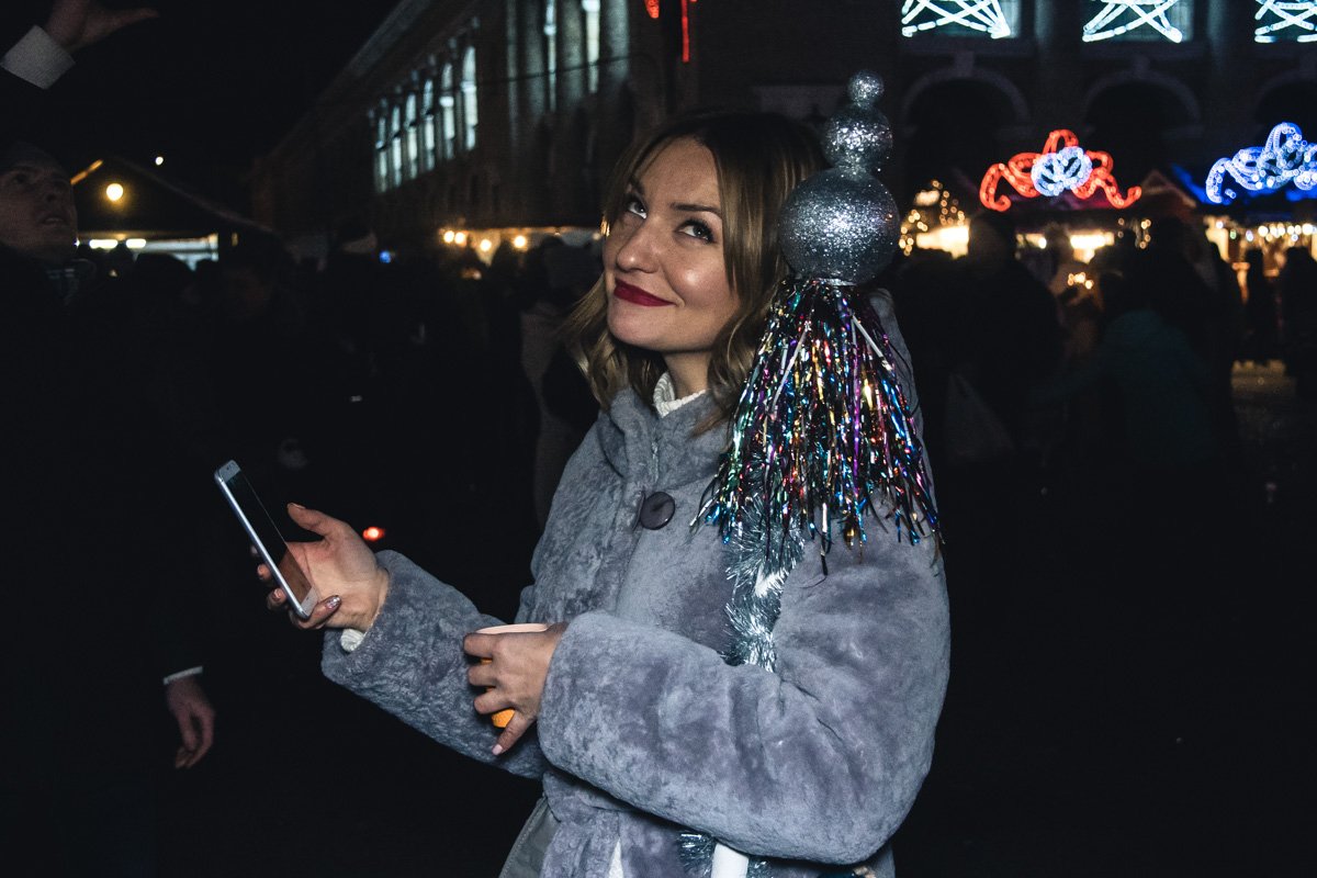 На Новый год можно украшать не только елки, но и себя