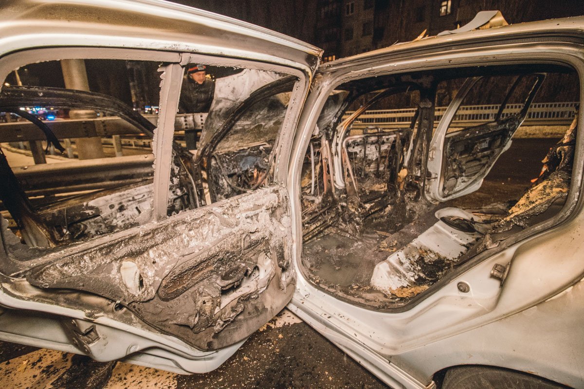 В Renault кроме водителя находились еще как минимум две девушки. Одну из них госпитализировали