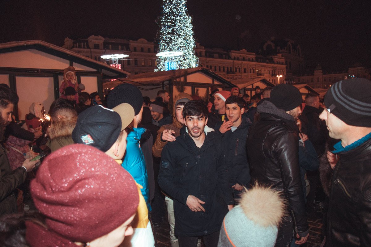 На площади собрались не только киевляне. Хватало гостей из других областей... даже из других стран