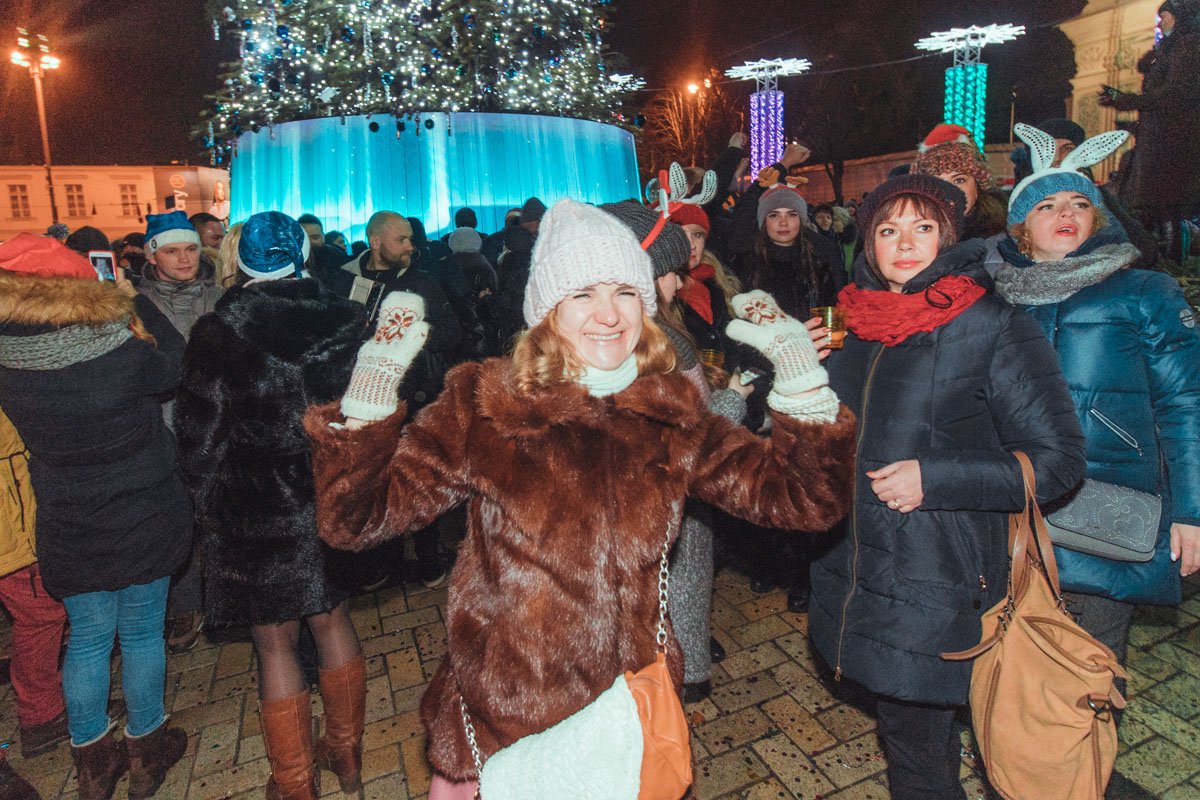 Если ты в Новый год не один, а с друзьями - это всегда отличный бонус праздничному настроению