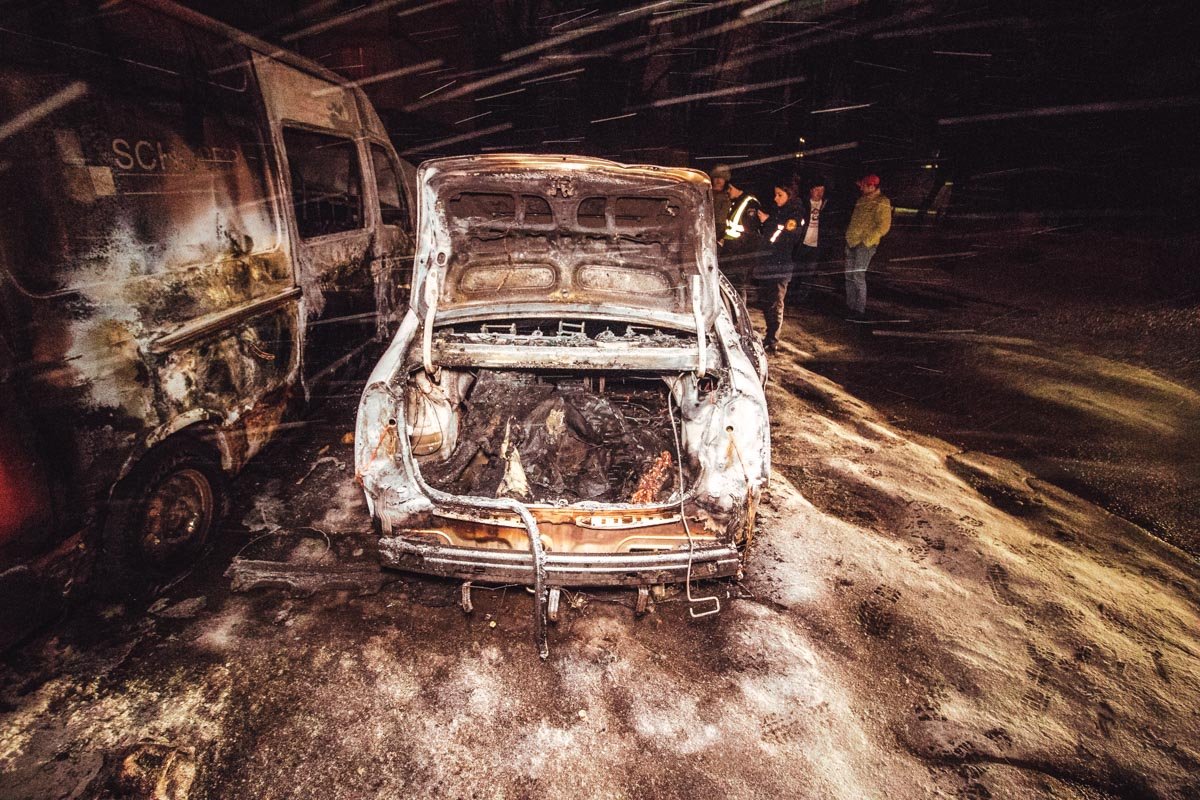 Прибывшие на место пожарные, оперативно ликвидировали пожар