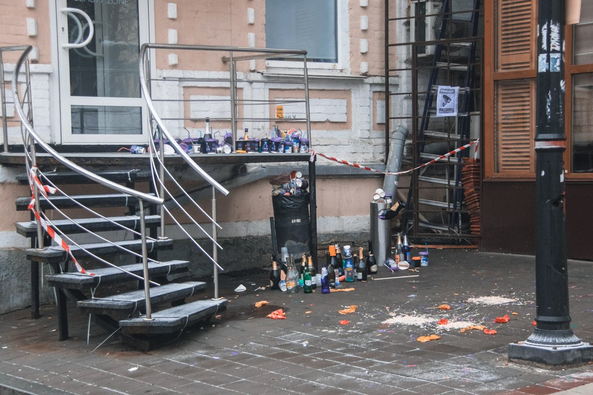 К сожалению, мусор заполнил весь город