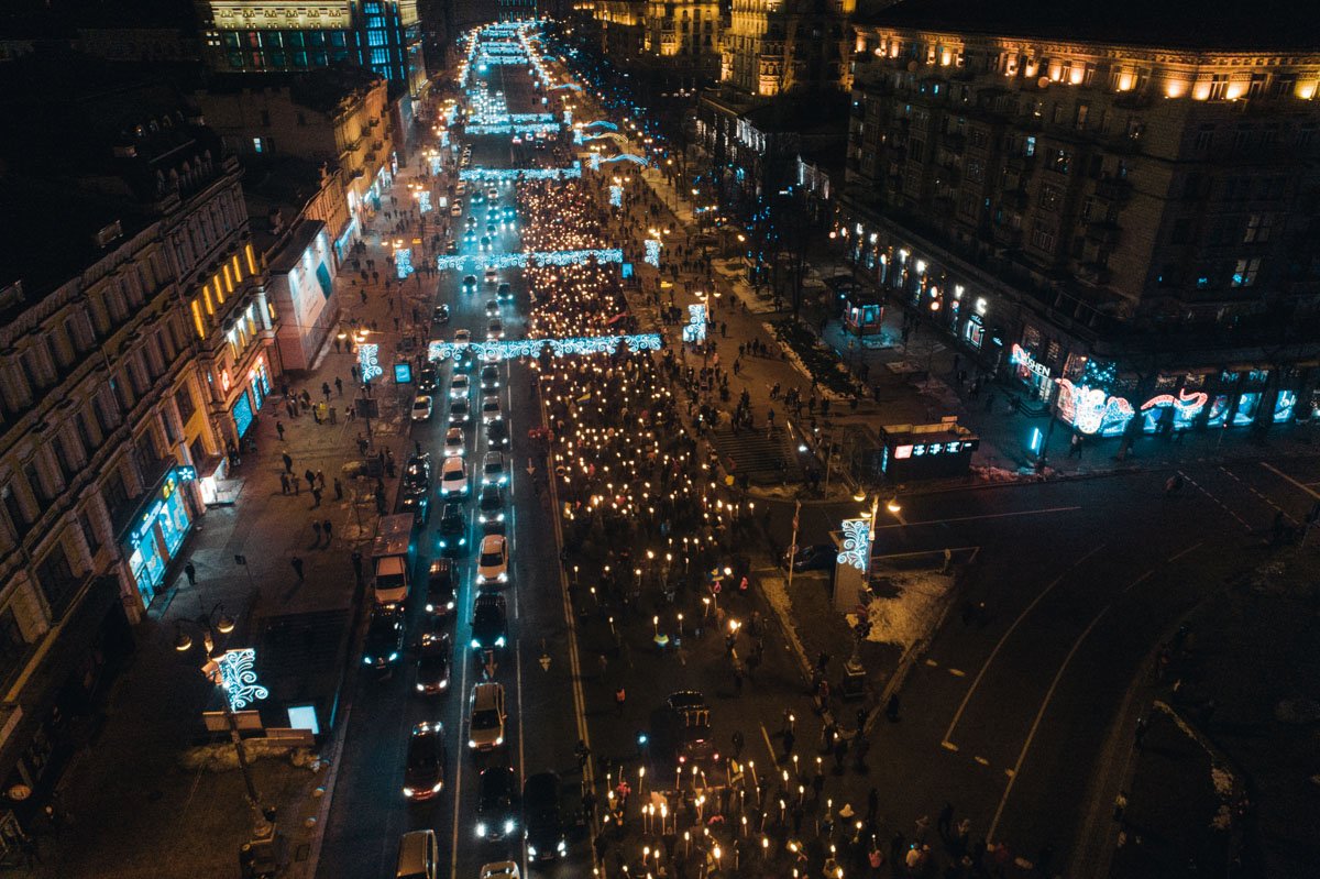 С каждым годом активистов, которые чтят память Бандеры в этот день, становится все больше