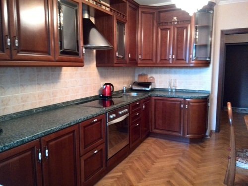 Так выглядит кухня весьма недешевой "однушки" в Киеве