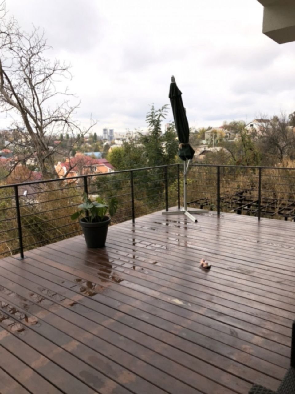 Если у вас есть 120 000 гривен в месяц на квартиру - вы можете получить такой балкон-патио