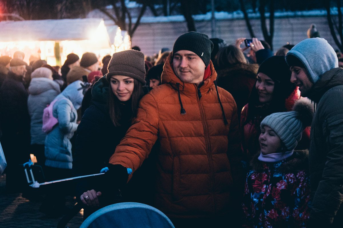 Первый день нового года - отличный повод для селфи с семьей Первый день нового года - отличный повод для селфи с семьей
