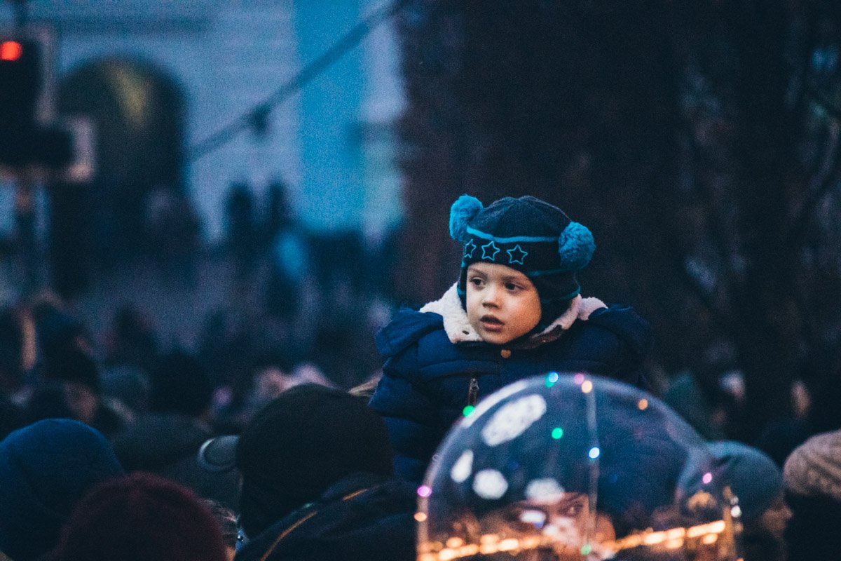 Впрочем, есть отдельный вид людей - дети, которые рады побольше времени провести на улице Впрочем, есть отдельный вид людей - дети, которые рады побольше времени провести на улице