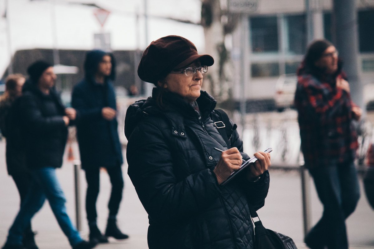 Впрочем, некоторым приходится сохранять серьезный вид и в такие дни Впрочем, некоторым приходится сохранять серьезный вид и в такие дни