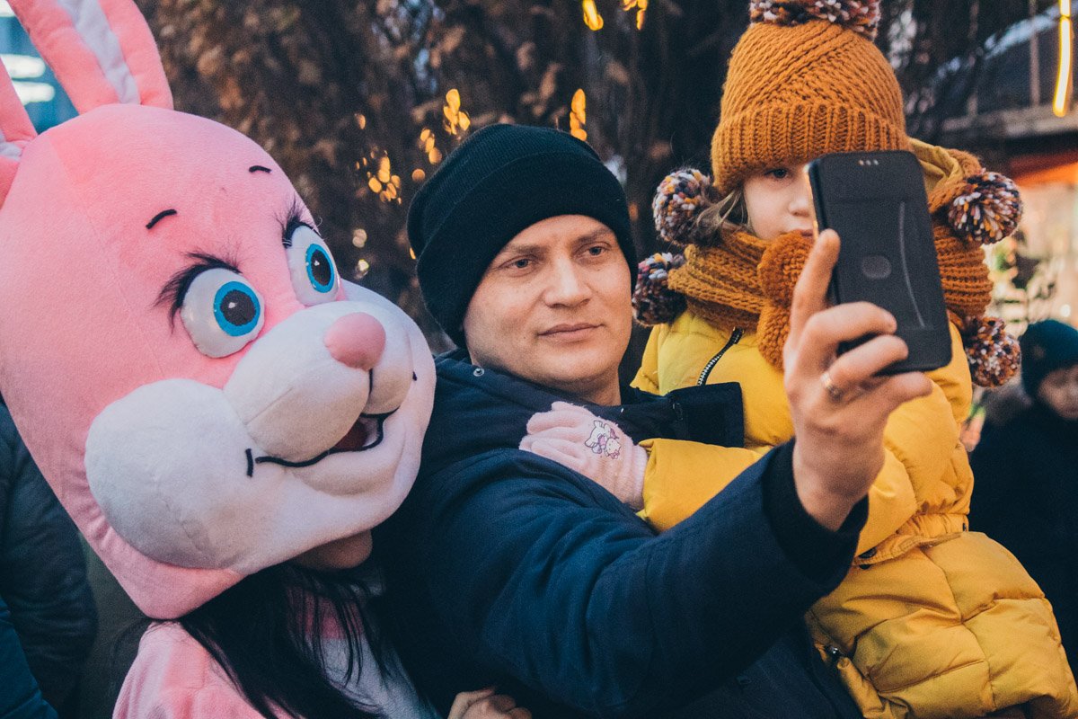 Выходя на улицу в первый день нового года понимаешь, что праздники - в первую очередь для детей Выходя на улицу в первый день нового года понимаешь, что праздники - в первую очередь для детей