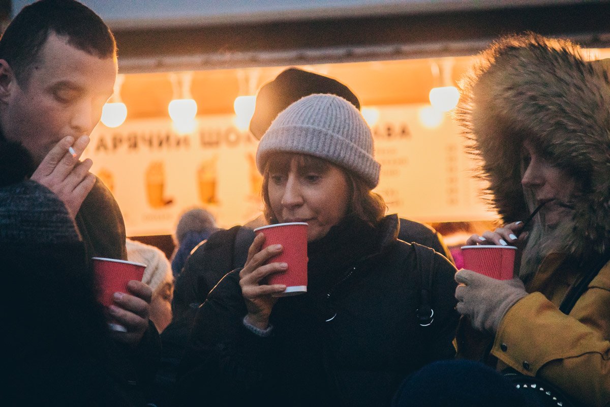 Впрочем, под вечер усталость все равно дает о себе знать Впрочем, под вечер усталость все равно дает о себе знать