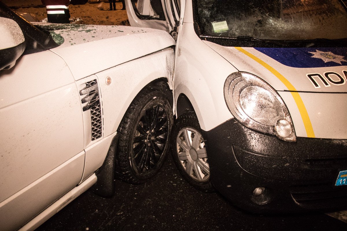 На месте дежурили несколько карет скорой помощи